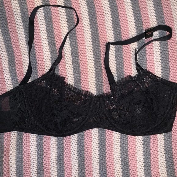 Victoria Secret Push up Bra - Picture 3 of 4